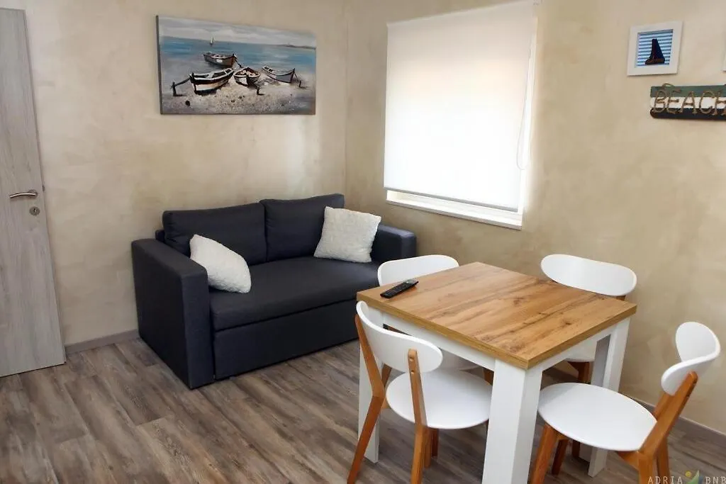 Modern Apartment By Umag Sea