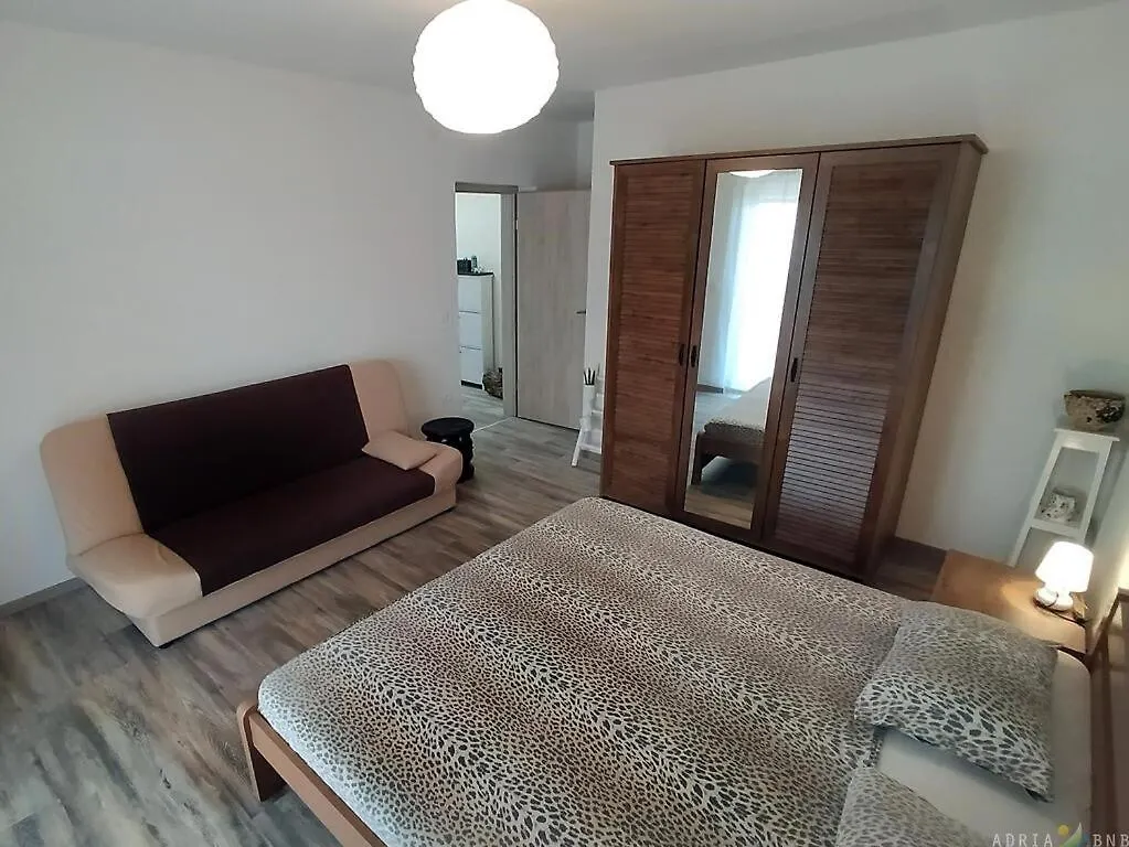 Modern Apartment By Umag Sea
