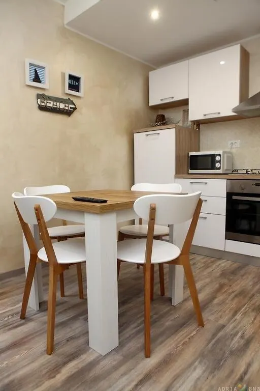Modern Apartment By Umag Sea 0*,